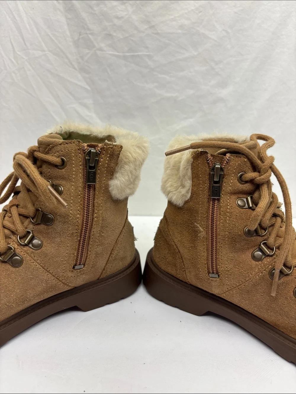 UGG little kids Tan Suede Lace-Up Winter Boots, SZ 3, box 2 G